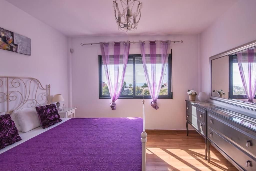 אל קאמפיו Villa Moderna Con Piscina מראה חיצוני תמונה