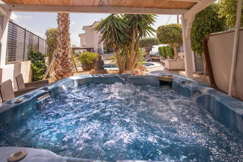 אל קאמפיו Villa Moderna Con Piscina מראה חיצוני תמונה