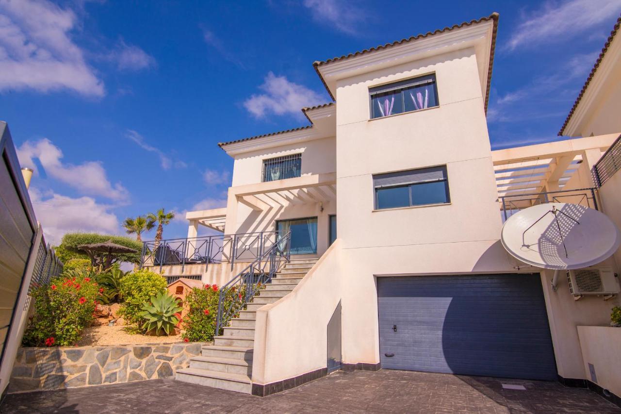 אל קאמפיו Villa Moderna Con Piscina מראה חיצוני תמונה