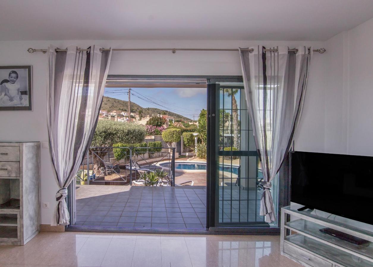 אל קאמפיו Villa Moderna Con Piscina מראה חיצוני תמונה