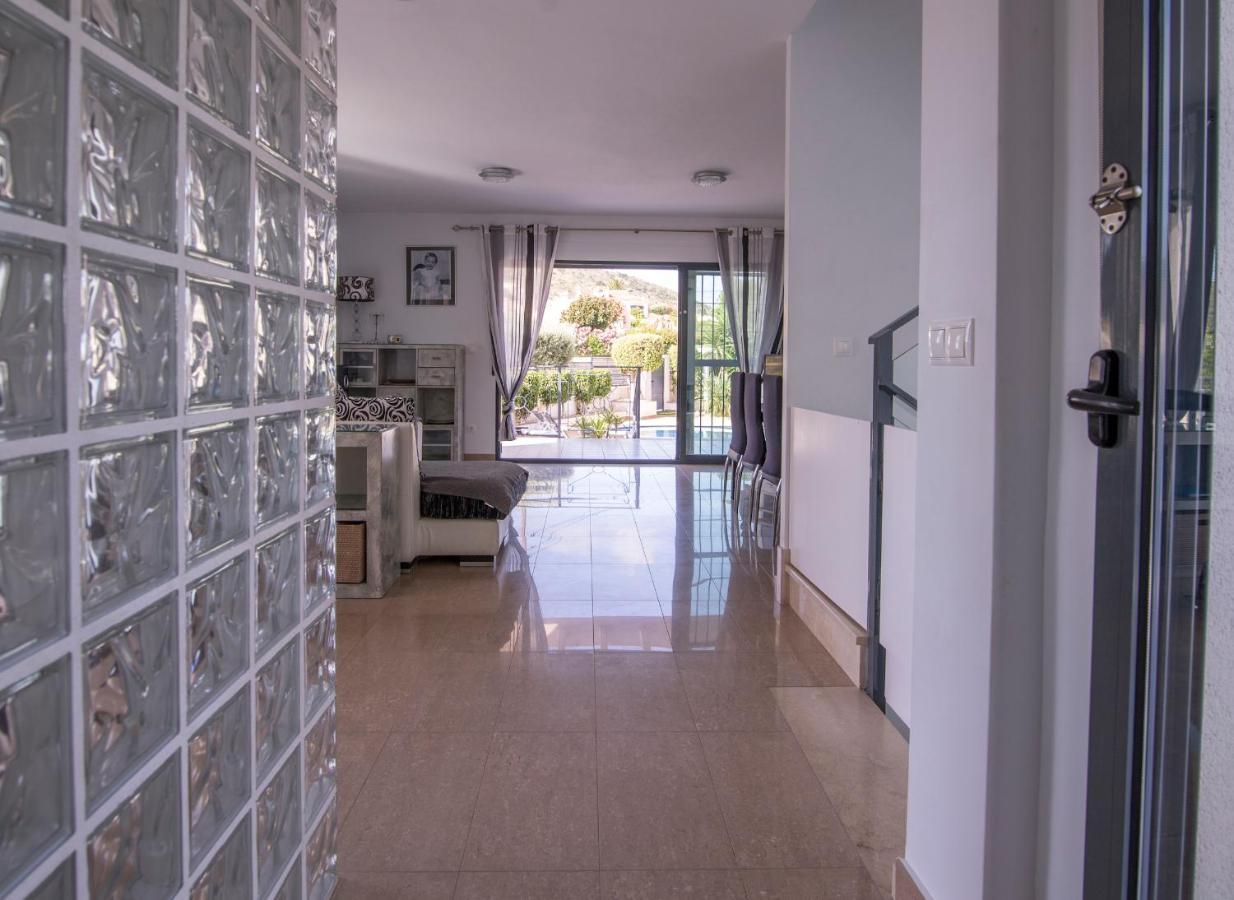 אל קאמפיו Villa Moderna Con Piscina מראה חיצוני תמונה